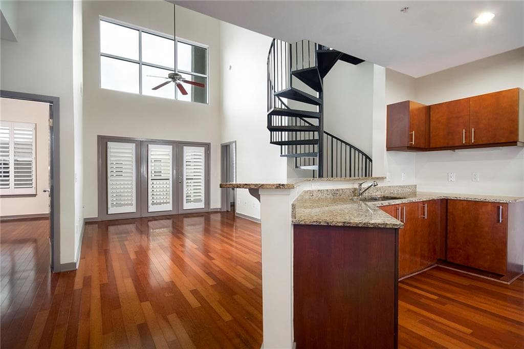 2 bedroom, 1,338 sq ft condominium sold at 390 17th Street 6050, Atlanta, GA 30363