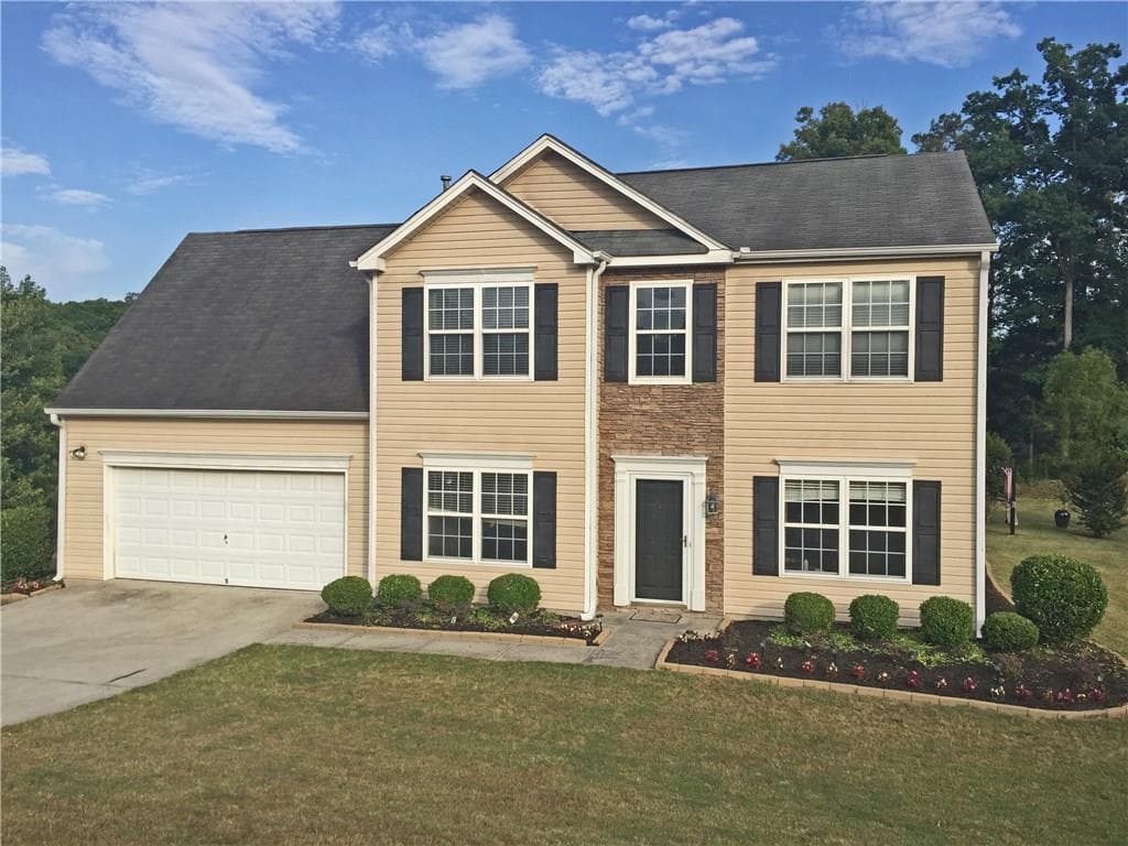 4 bedroom, 2,518 sq ft single family residence sold at 1785 Campbell Ives Drive, Lawrenceville, GA 30045