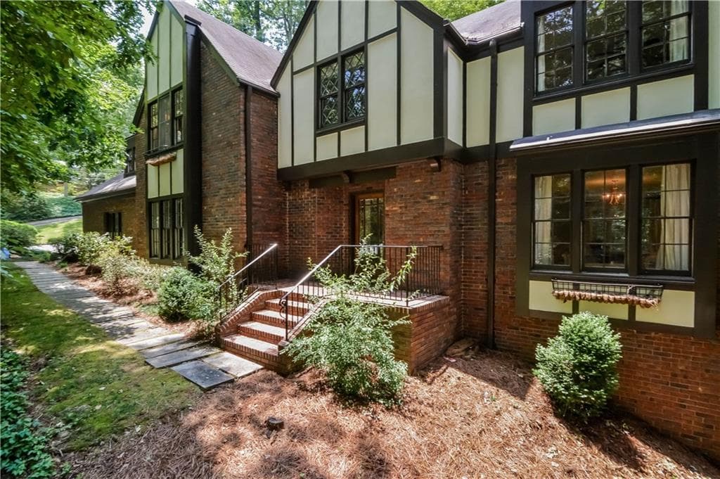 7170 Riverside Way, Sandy Springs, GA 30328 — most recent listing photo