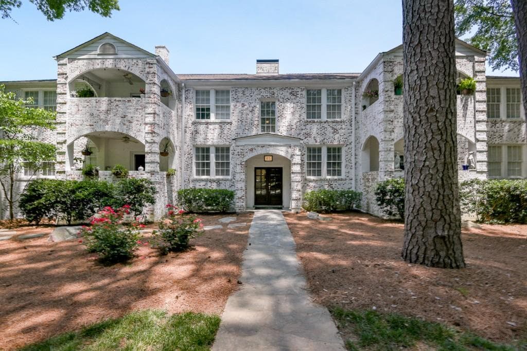 2 bedroom, 2,400 sq ft condominium sold at 65 Peachtree Memorial Drive 5, Atlanta, GA 30309