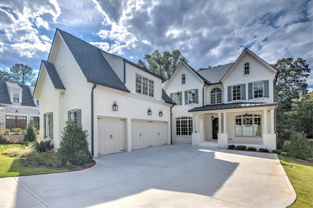 5 bedroom, 4,877 sq ft single family residence sold at 4726 E Conway Drive, Atlanta, GA 30327