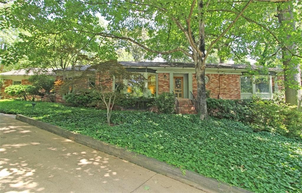4 bedroom, 3,195 sq ft single family residence sold at 1021 SWATHMORE Drive, Atlanta, GA 30327