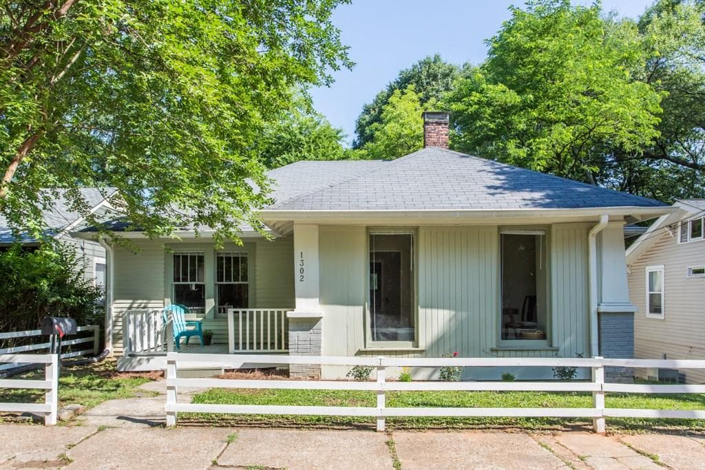 3 bedroom, 1,116 sq ft single family residence sold at 1302 Oak Grove Avenue, Atlanta, GA 30316