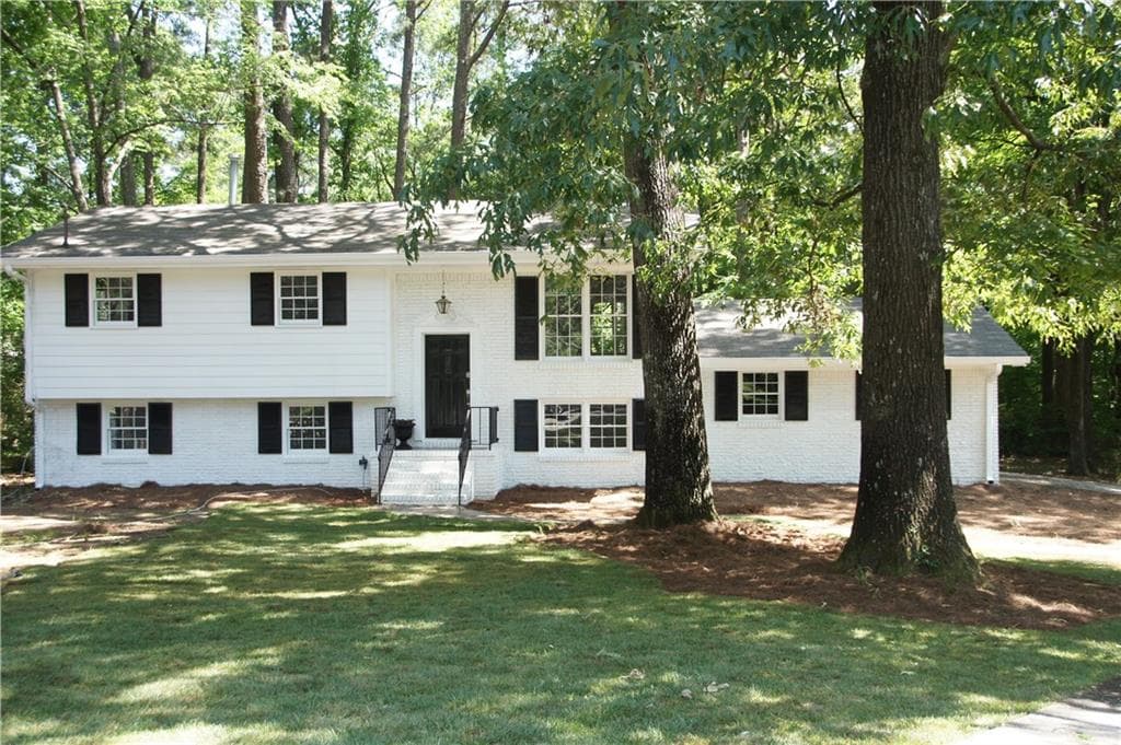 4 bedroom, 2,578 sq ft single family residence sold at 2998 Palm Springs Court, Atlanta, GA 30344