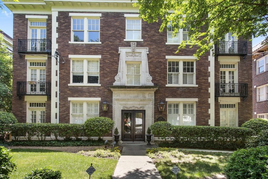 2 bedroom, 809 sq ft condominium sold at 20 Collier Road 12, Atlanta, GA 30309