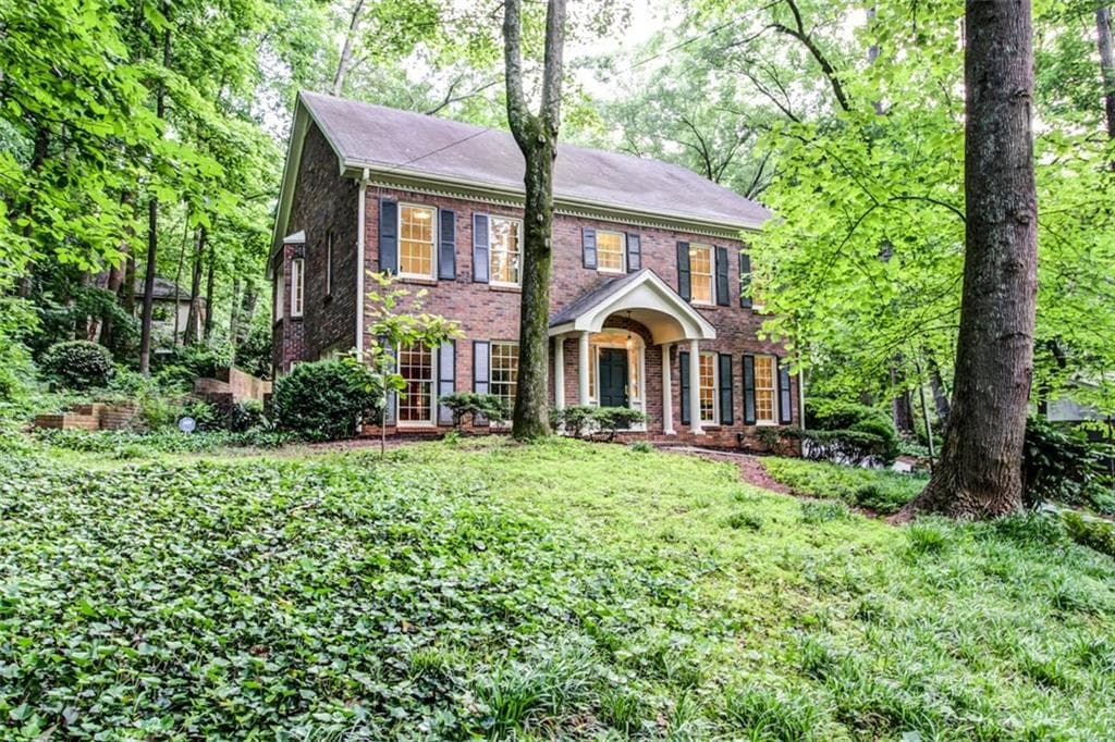 5 bedroom, 3,280 sq ft single family residence sold at 943 Barton Woods Road, Atlanta, GA 30307