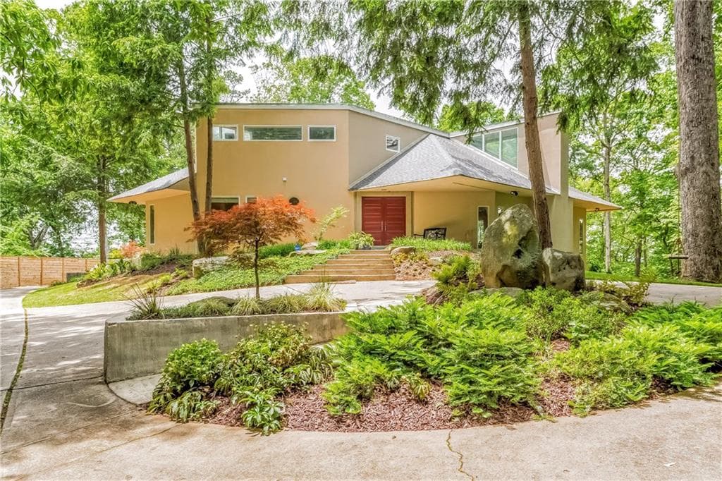 4 bedroom, 4,900 sq ft single family residence sold at 2401 W Wesley Road, Atlanta, GA 30327