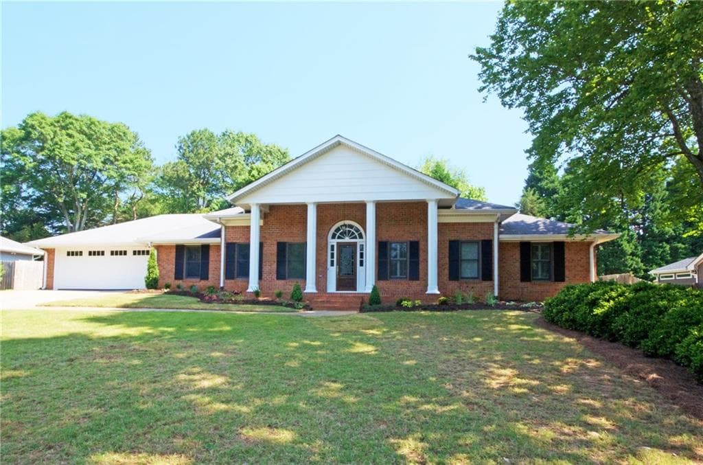 3 bedroom, 1,492 sq ft single family residence sold at 280 Bent Grass Drive, Roswell, GA 30076