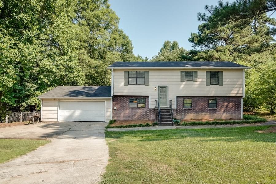 2927 Spanish Oak Drive, Lilburn, GA 30047 — most recent listing photo