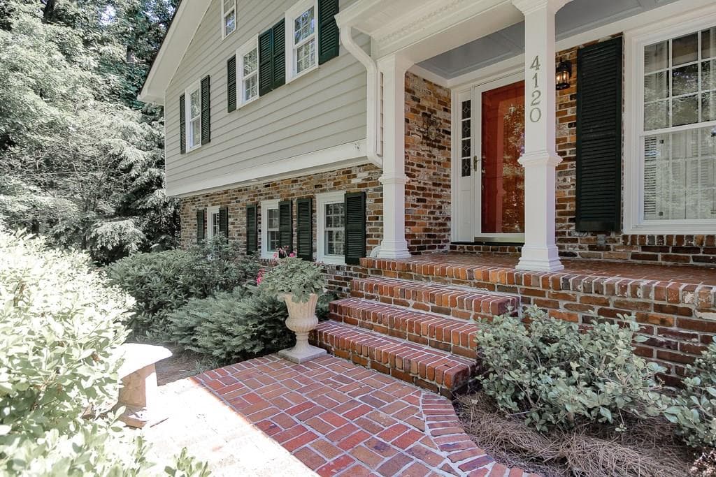 4 bedroom, 2,599 sq ft single family residence sold at 4120 Mcclatchey Circle, Atlanta, GA 30342