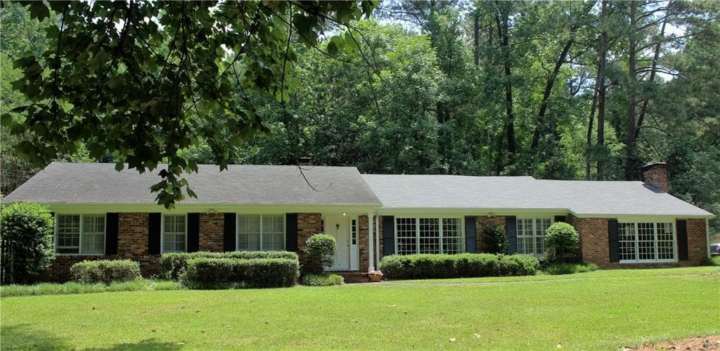 4 bedroom, 2,413 sq ft single family residence sold at 4253 Lake Forrest Drive, Atlanta, GA 30342