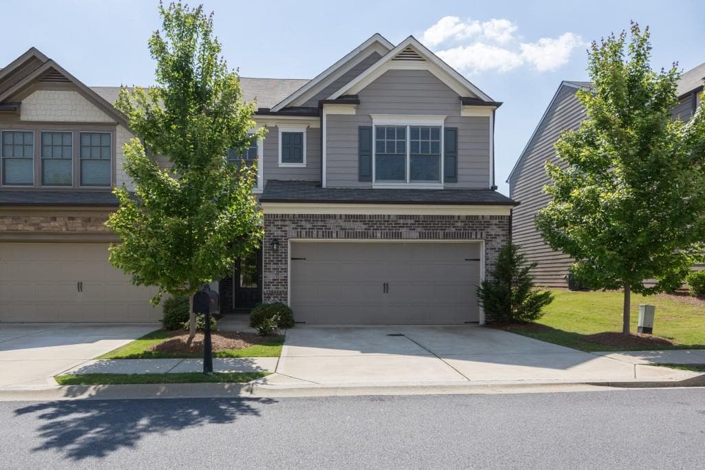 4 bedroom, 2,390 sq ft townhouse sold at 655 Township Circle, Alpharetta, GA 30004