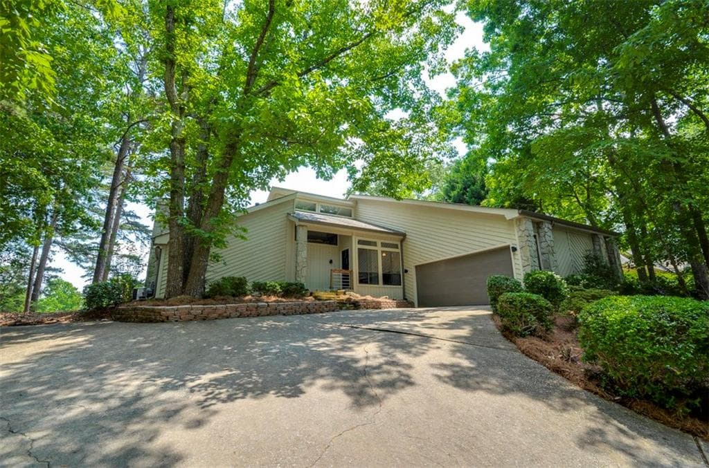 4 bedroom, 3,187 sq ft single family residence sold at 8855 N Mount Drive, Alpharetta, GA 30022