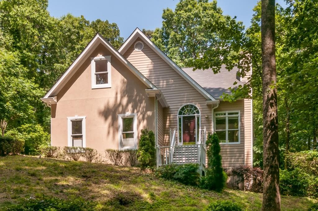 3 bedroom, 3,429 sq ft single family residence sold at 230 Roxbury Circle, Alpharetta, GA 30004