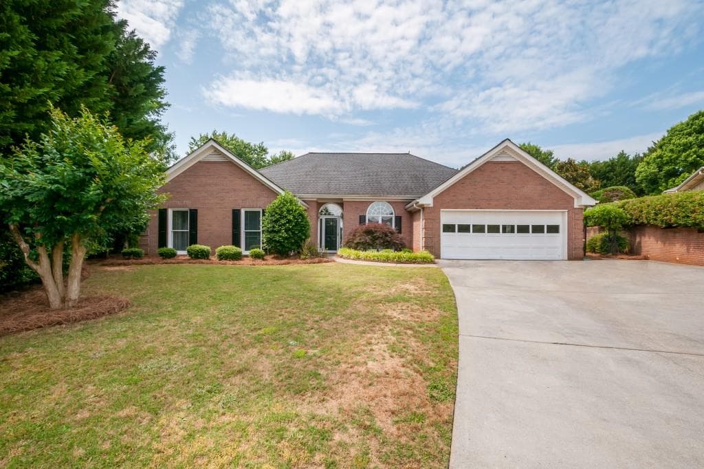 3 bedroom, 2,231 sq ft single family residence sold at 810 Barnesville Court, Alpharetta, GA 30004
