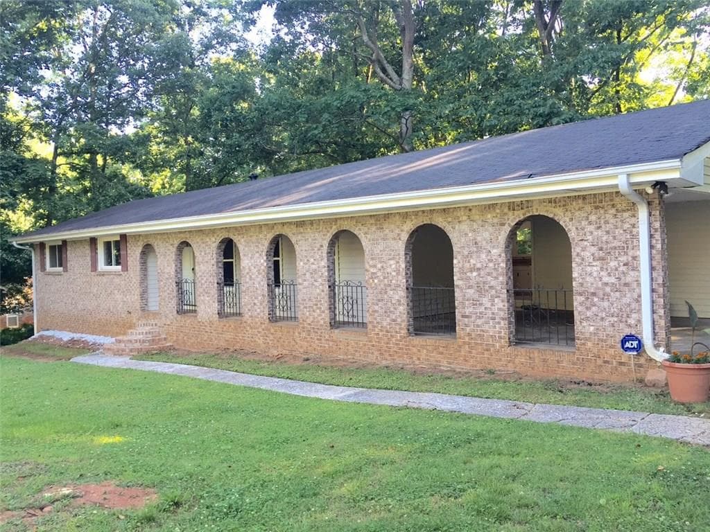 3 bedroom, 1,596 sq ft single family residence sold at 1019 Crestwood Lane, Stone Mountain, GA 30087