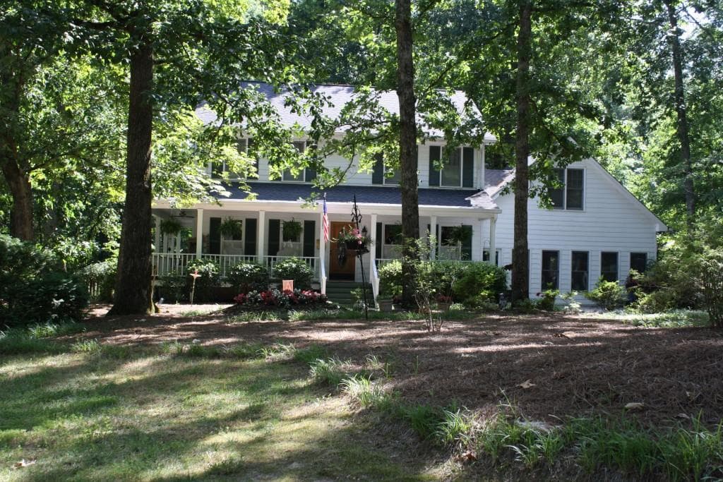 3 bedroom, 2,700 sq ft single family residence sold at 260 Oakmere Drive, Alpharetta, GA 30009