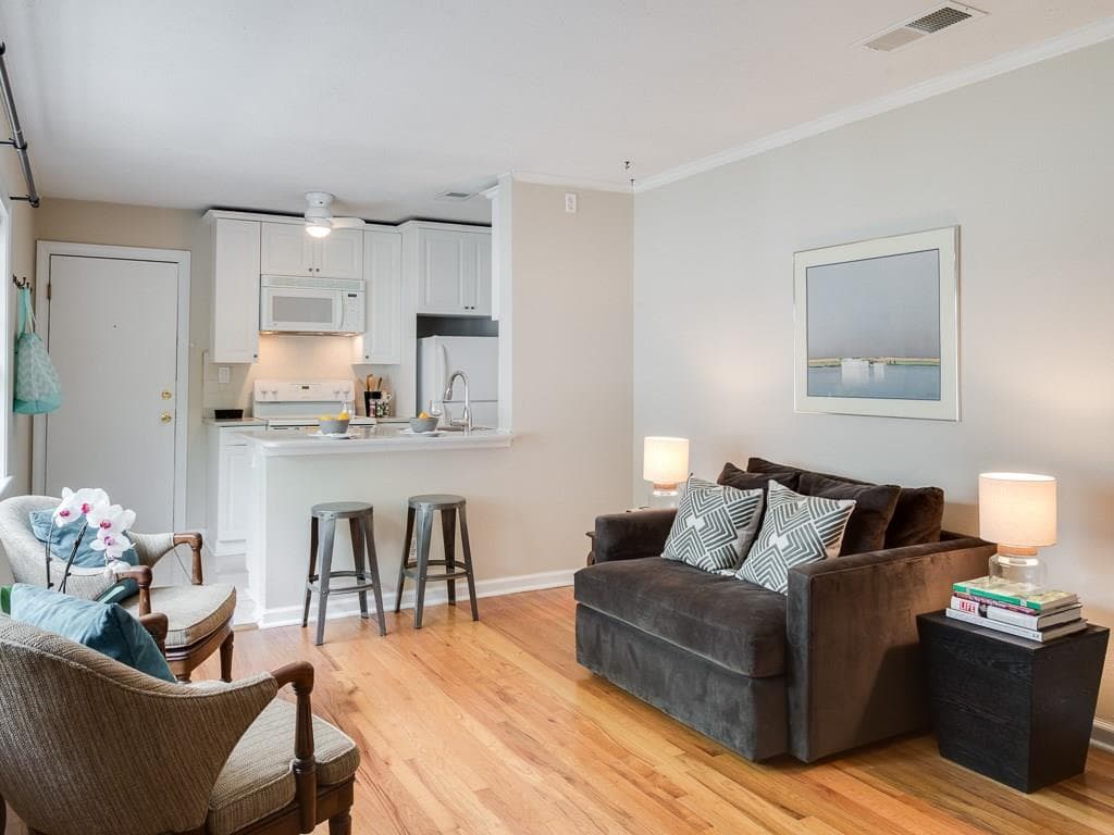 1 bedroom, 574 sq ft condominium sold at 841 Frederica Street 4, Atlanta, GA 30306
