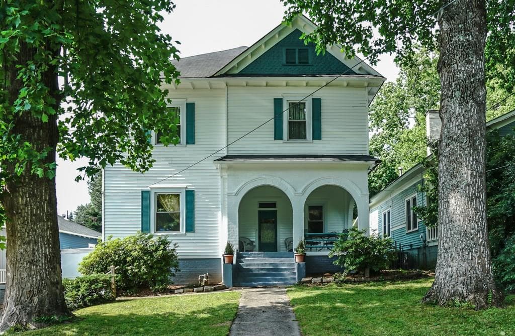 5 bedroom, 2,560 sq ft single family residence sold at 872 E Confederate Avenue, Atlanta, GA 30316