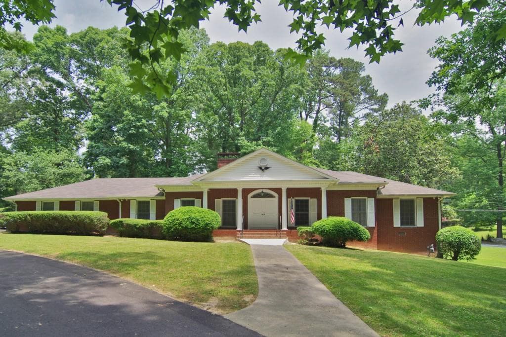 3 bedroom, 2,422 sq ft single family residence sold at 3145 Cascade Road, Atlanta, GA 30311