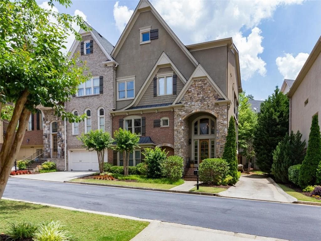 3 bedroom, 3,563 sq ft townhouse sold at 1943 Saxon Valley Circle, Brookhaven, GA 30319