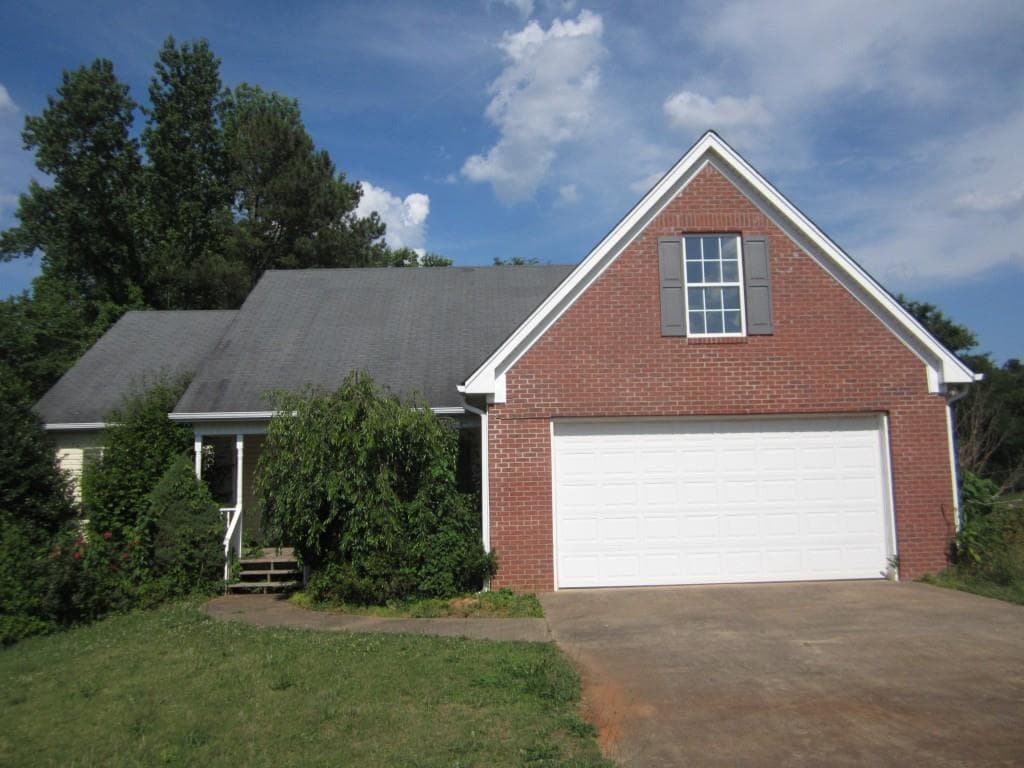 327 Lamar Lane, Hoschton, GA 30548 — most recent listing photo