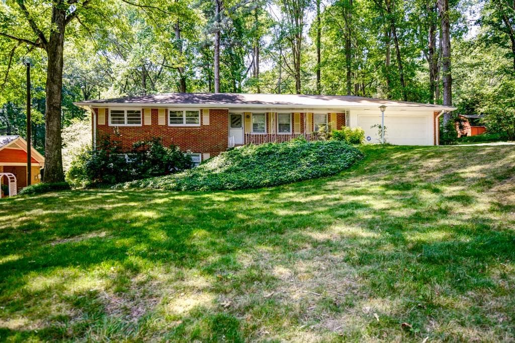 3 bedroom, 1,410 sq ft single family residence sold at 5582 Brady Drive, Stone Mountain, GA 30087