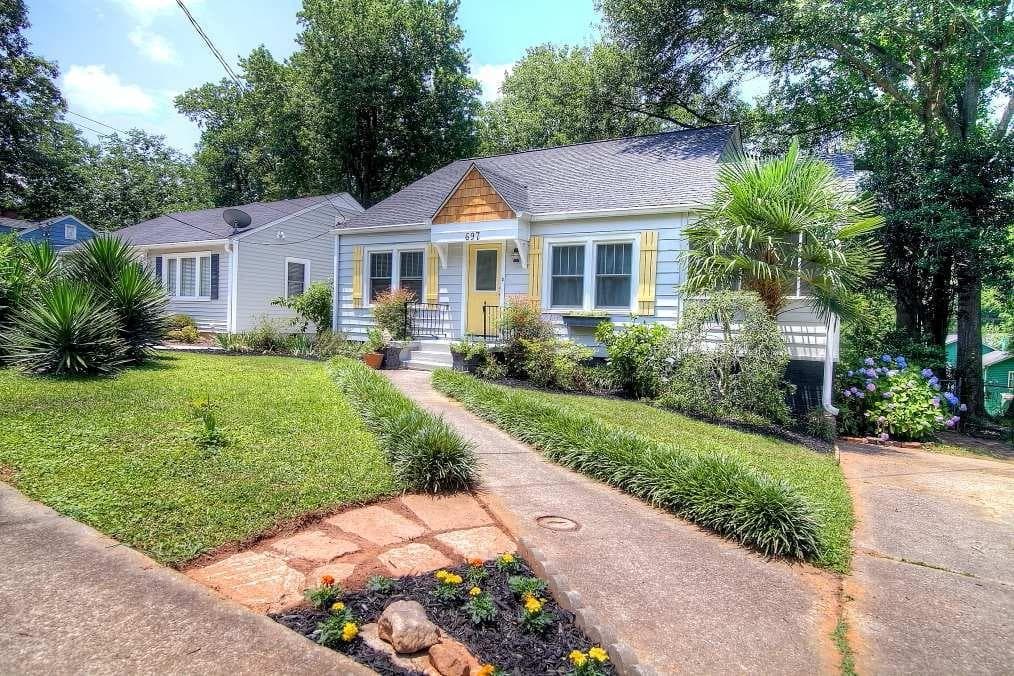 3 bedroom, 1,800 sq ft single family residence sold at 697 Stokeswood Avenue, Atlanta, GA 30316