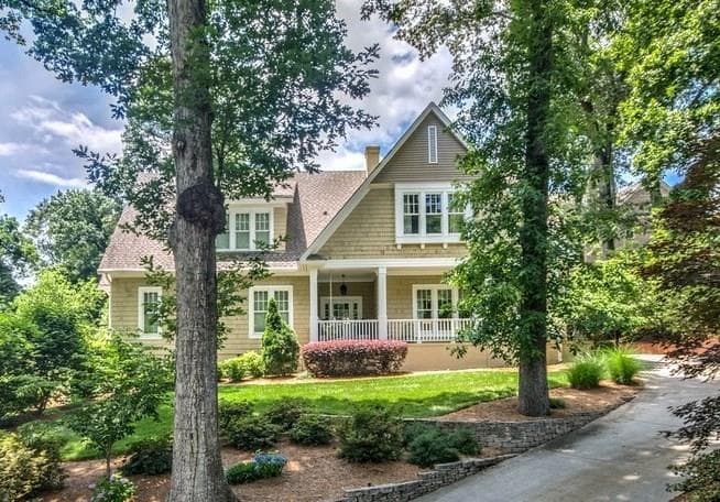 5 bedroom, 4,090 sq ft single family residence sold at 4350 Peachtree Dunwoody Road, Atlanta, GA 30342
