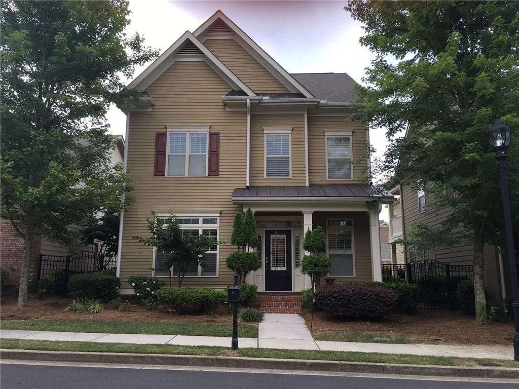 4 bedroom, 2,800 sq ft single family residence sold at 395 Causeway Court, Suwanee, GA 30024