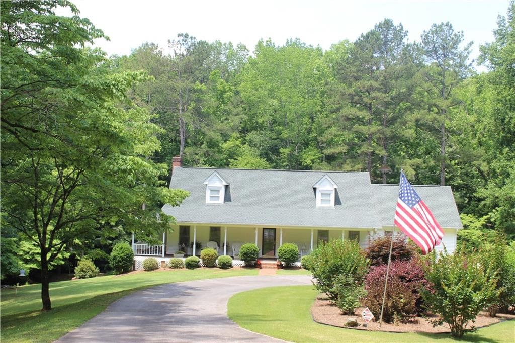 4 bedroom, 3,238 sq ft single family residence sold at 4731 STEEPLECHASE Lane, Flowery Branch, GA 30542