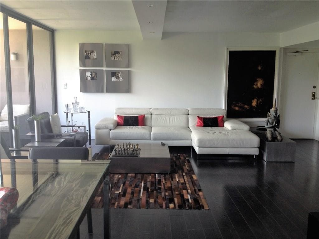 2 bedroom, 1,284 sq ft condominium sold at 3530 Piedmont Road 7H, Atlanta, GA 30305