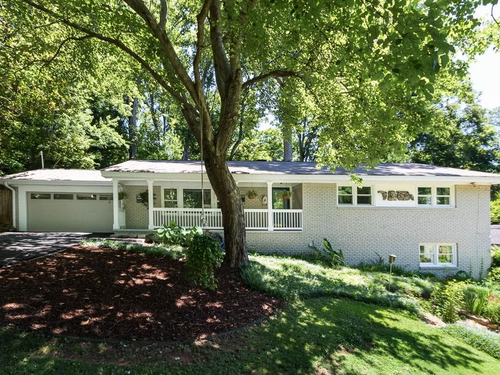 4 bedroom, 2,941 sq ft single family residence sold at 3530 Old Ivy Lane, Atlanta, GA 30342