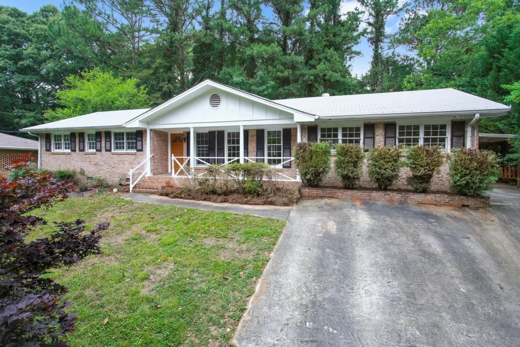 4 bedroom, 2,382 sq ft single family residence sold at 2730 Millwood Court, Decatur, GA 30033