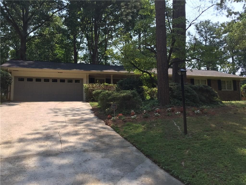 3 bedroom, 2,010 sq ft single family residence sold at 4493 Huntington Circle, Dunwoody, GA 30338