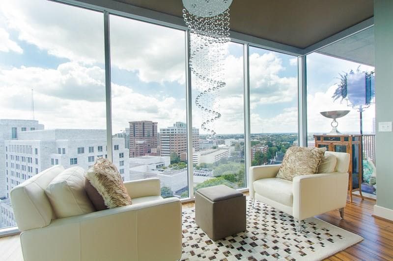 2 bedroom, 1,563 sq ft condominium sold at 1080 Peachtree Street 1611, Atlanta, GA 30309