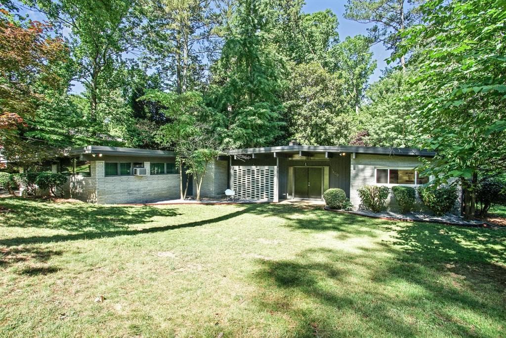 3 bedroom, 2,134 sq ft single family residence sold at 1400 Montevallo Circle, Decatur, GA 30033