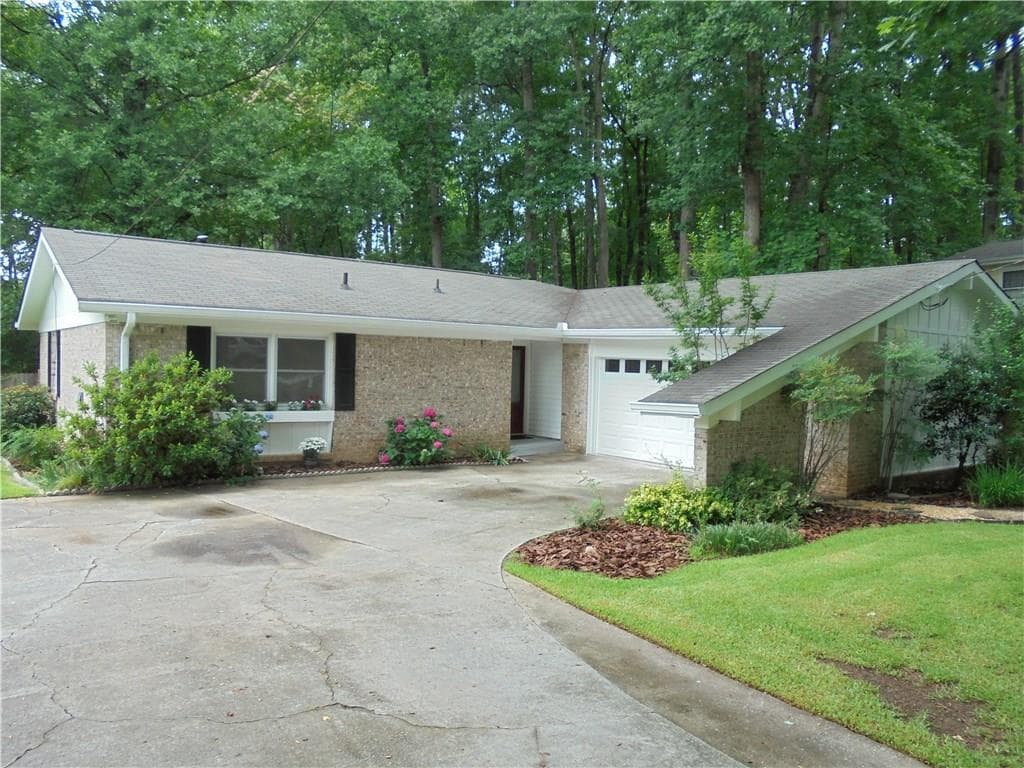 3220 Foxwood Trail, Smyrna, GA 30082 — most recent listing photo