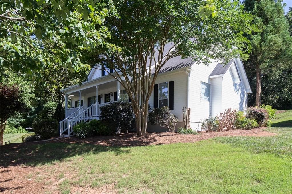 3 bedroom, 2,710 sq ft single family residence sold at 7820 Mosswood Lane, Gainesville, GA 30506
