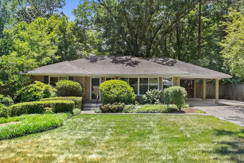 2 bedroom, 1,135 sq ft single family residence sold at 3529 Rockhaven Circle, Atlanta, GA 30324
