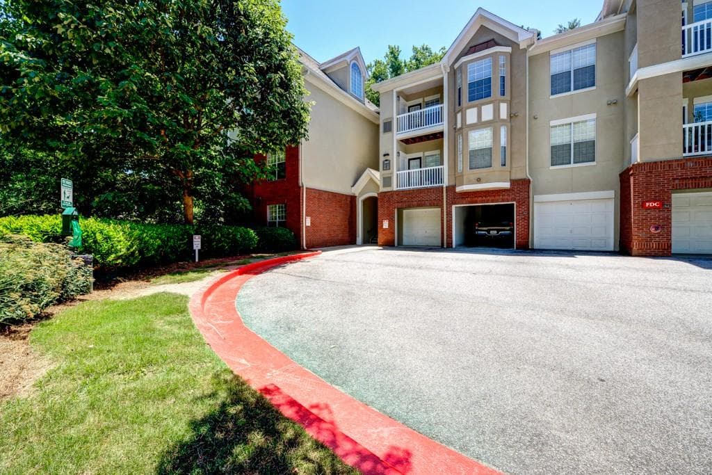 3 bedroom, 1,684 sq ft condominium sold at 2101 Westchester Ridge 2101, Atlanta, GA 30329