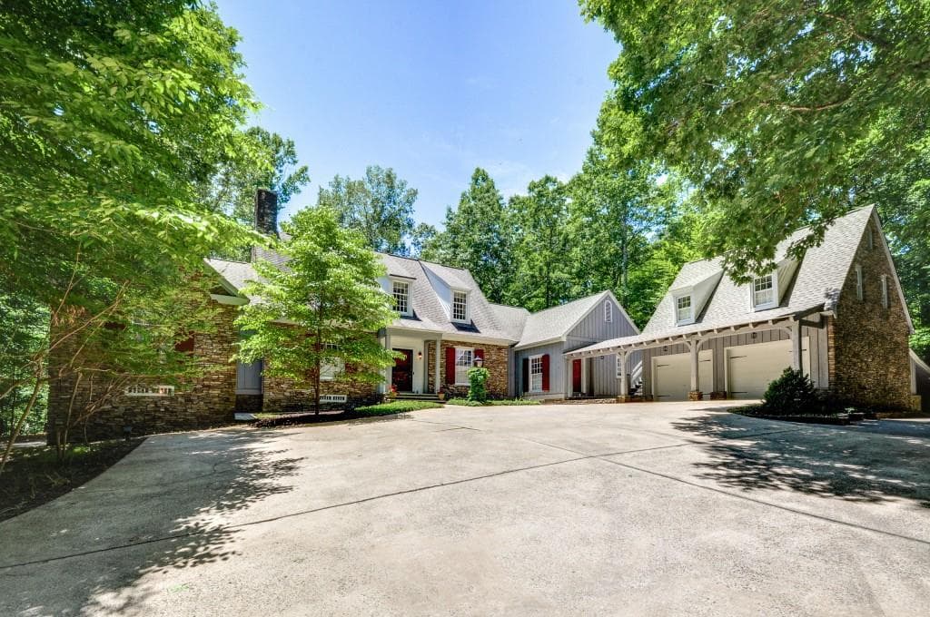 4 bedroom, 4,297 sq ft single family residence sold at 110 Manor Ridge Drive, Woodstock, GA 30188