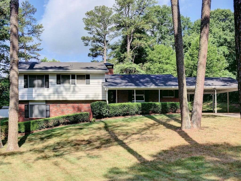 3 bedroom single family residence sold at 6274 Hunting Creek Road, Atlanta, GA 30328