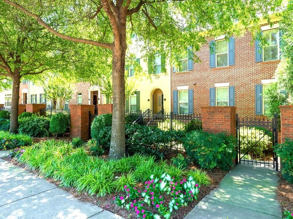 2 bedroom, 1,670 sq ft condominium sold at 230 Le Gran Bend 230, Sandy Springs, GA 30328