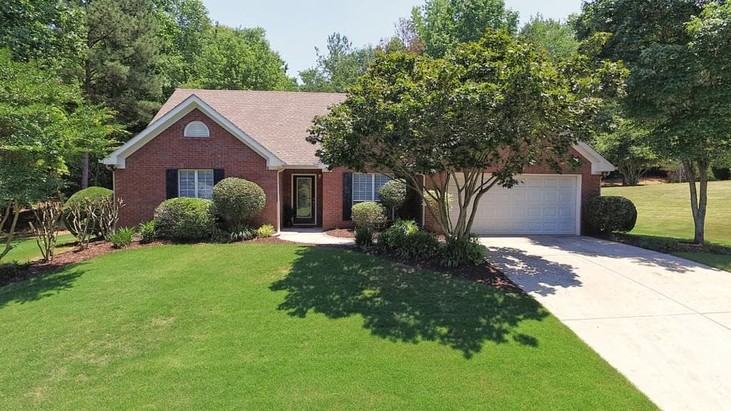 3 bedroom, 2,164 sq ft single family residence sold at 5926 Clipper Bay, Flowery Branch, GA 30542