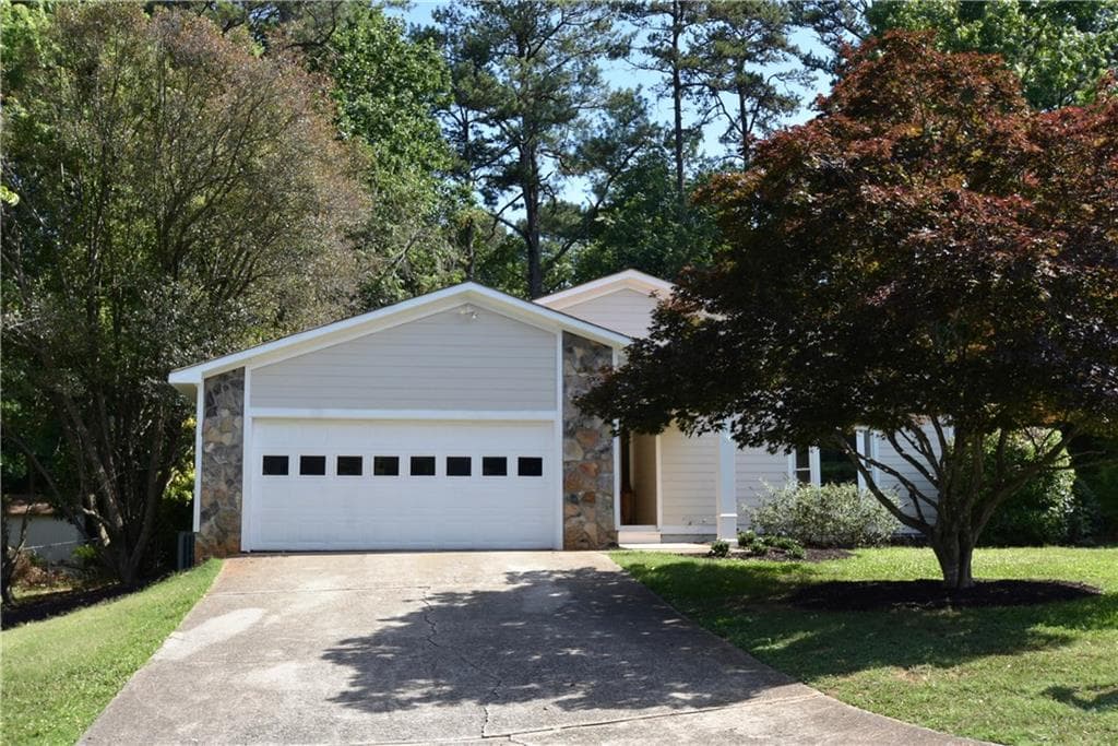 690 Lake Forest Court, Roswell, GA 30076 — most recent listing photo