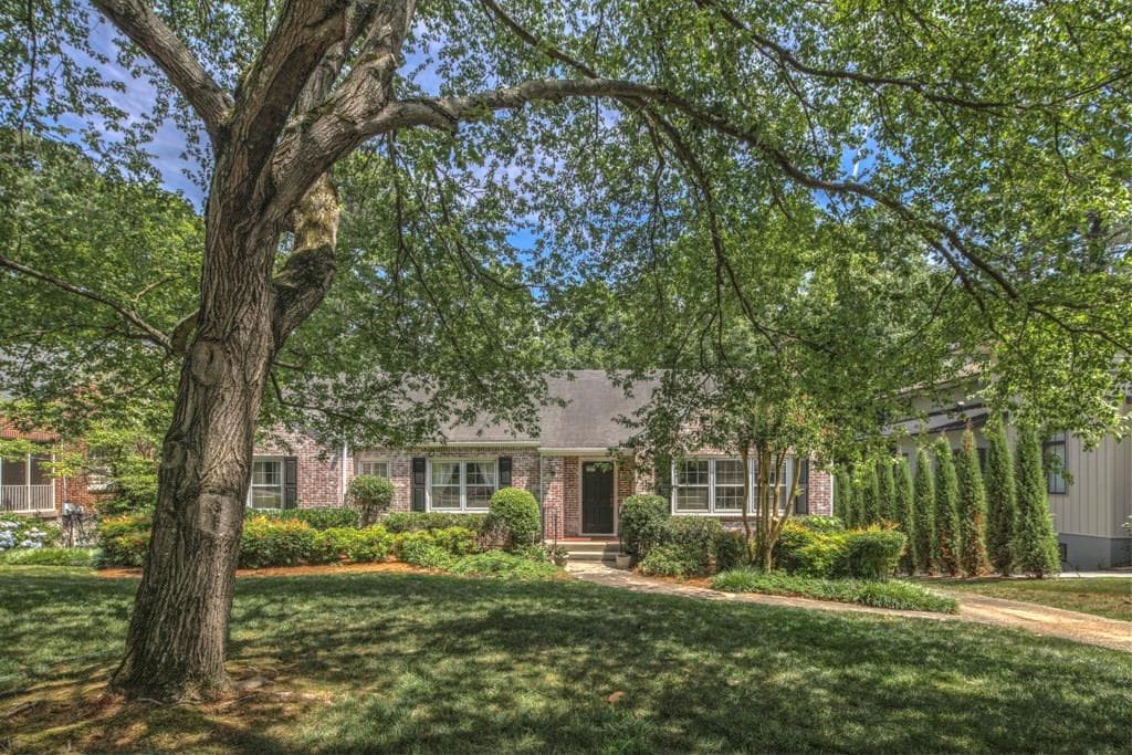 4 bedroom single family residence sold at 2619 Birchwood Drive, Atlanta, GA 30305