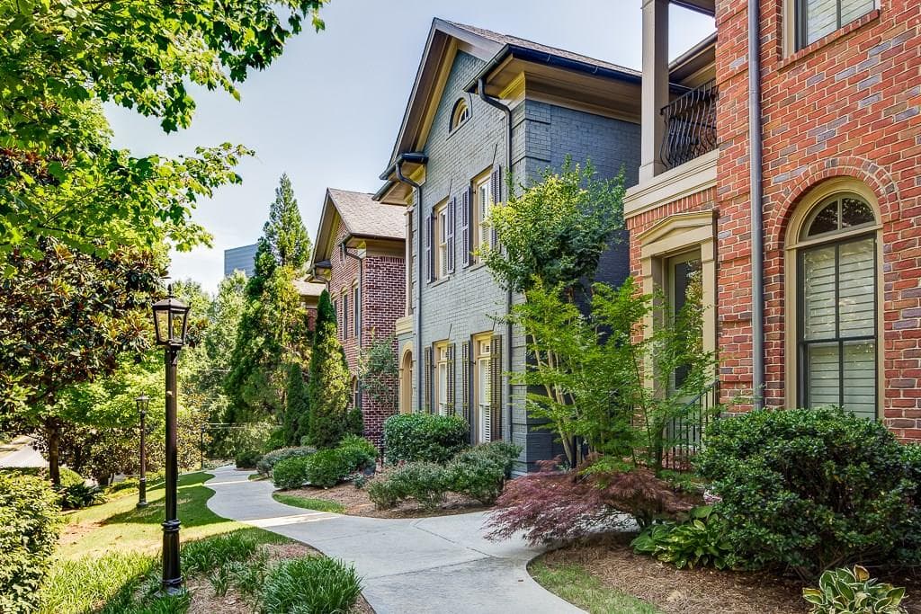 3 bedroom, 3,735 sq ft townhouse sold at 3127 Lenox Road 3, Atlanta, GA 30324