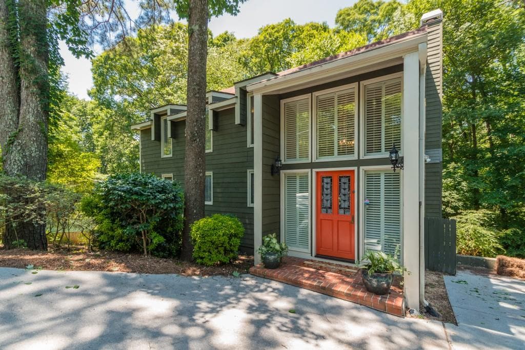 4 bedroom, 4,060 sq ft single family residence sold at 1086 Burton Drive, Atlanta, GA 30329