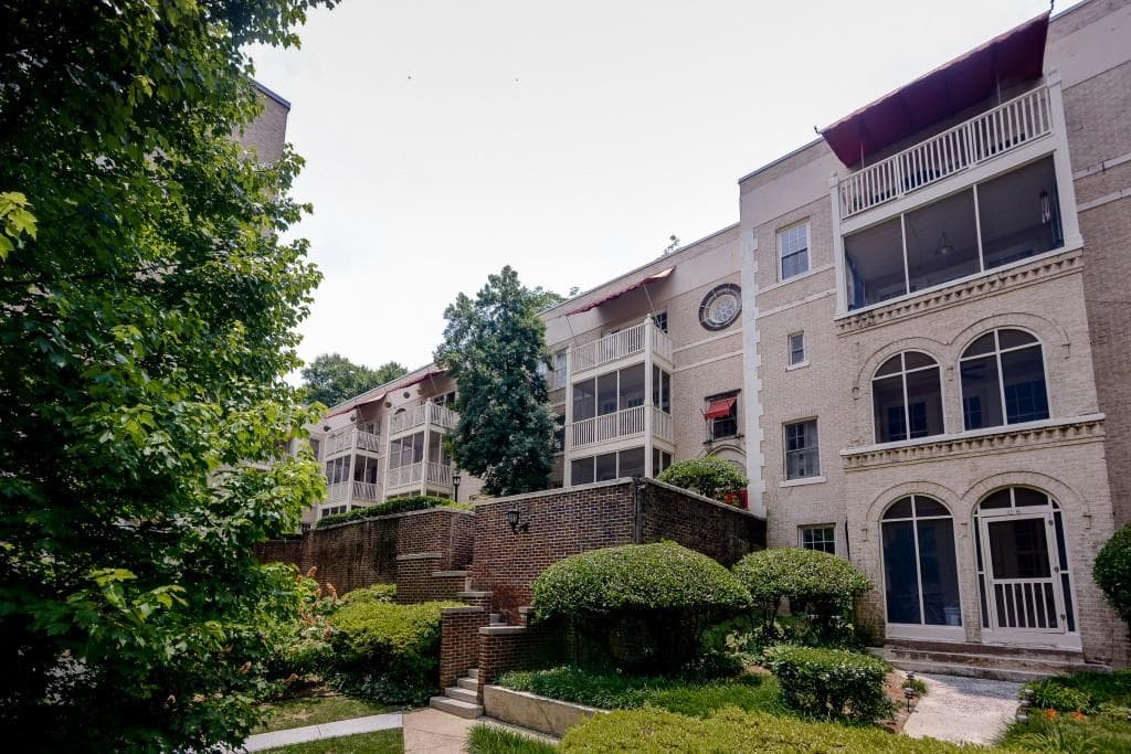 1 bedroom, 918 sq ft condominium sold at 2222 Peachtree Road C5, Atlanta, GA 30309